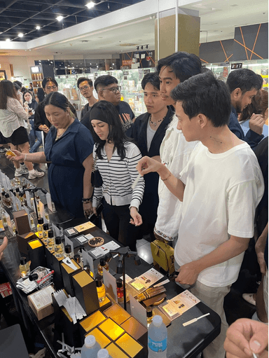 Valor Extrait at community fragrance events
